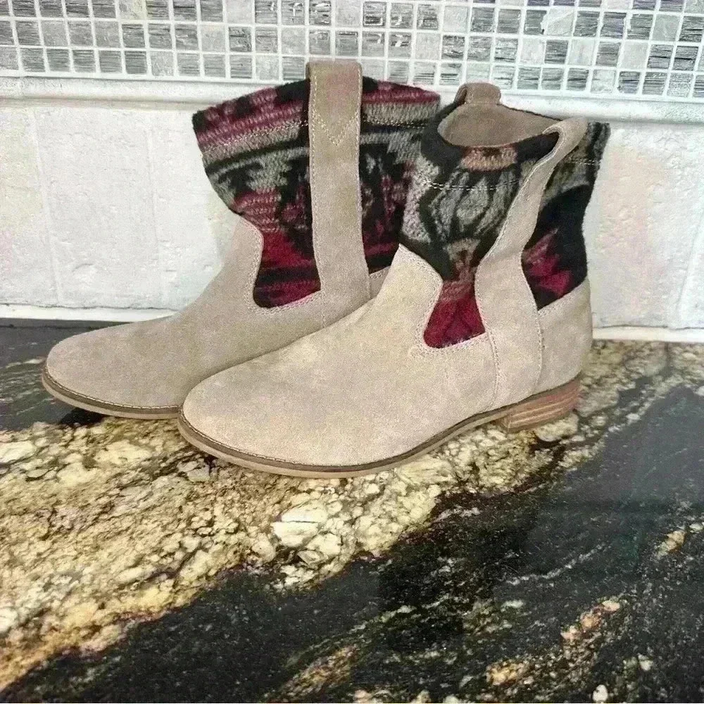 Toms Laurel Ankle Boots Desert Suede Tribal Wool, Aztec Booties Womens Size 6!